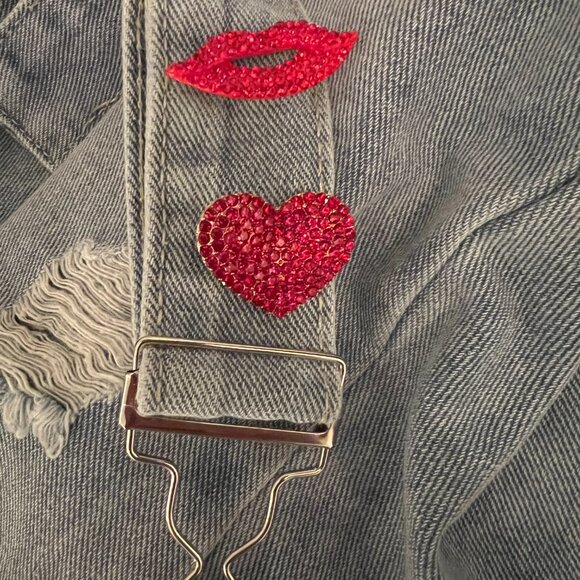 🧷❤️Red Heart Brooch/Pin - Gold Tone Alloy and Red Crystals - Gorgeous! - Picture 4 of 4